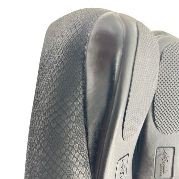 Life Stride Black Flats with Crossover Detail Size 6.5 Like New No Box - Picture 4 of 8